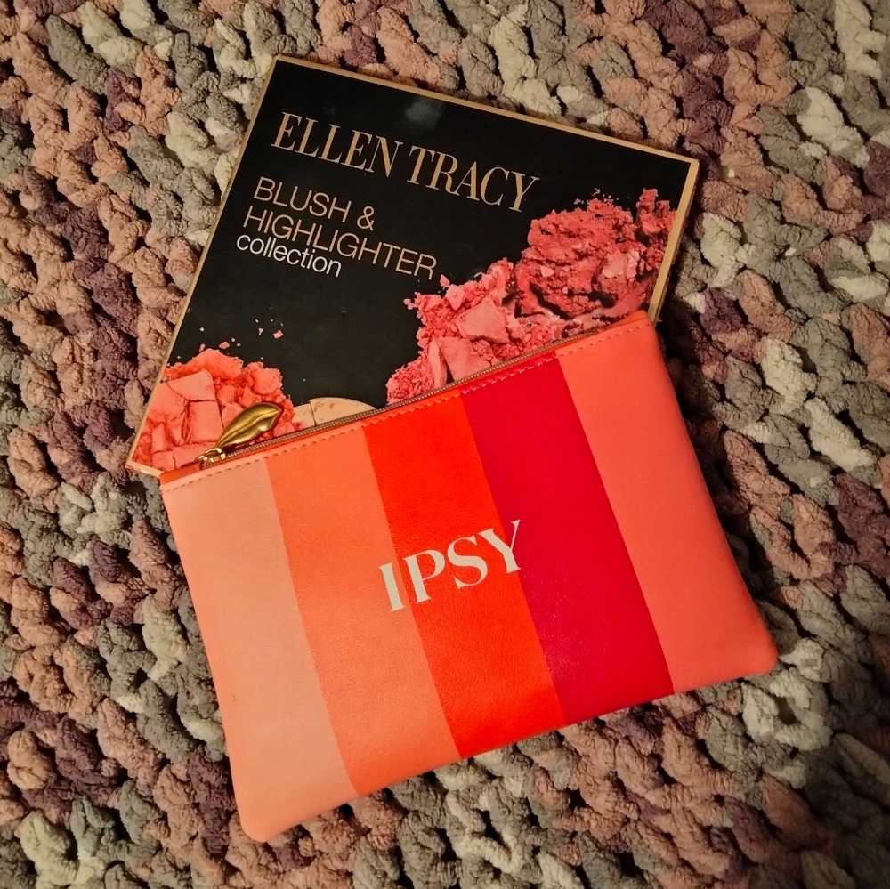 Makeup bundle - Picture 3 of 3